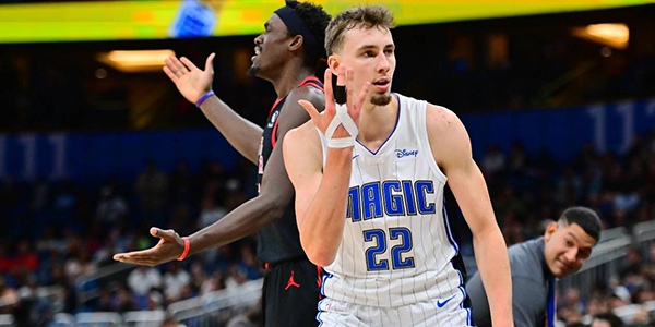 中的角色更 中的角色更